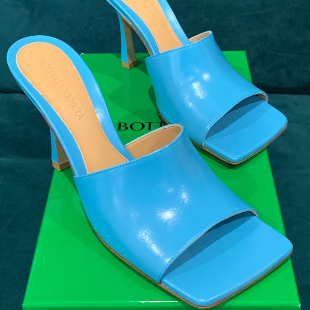 SOLD-Bottega Veneta size 37